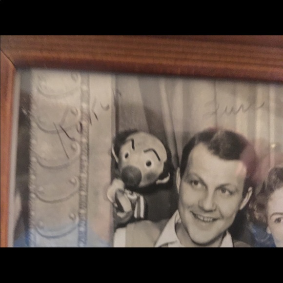 Signed photograph of Kukla, Fran, Ollie and Quinn - Picture 2 of 5